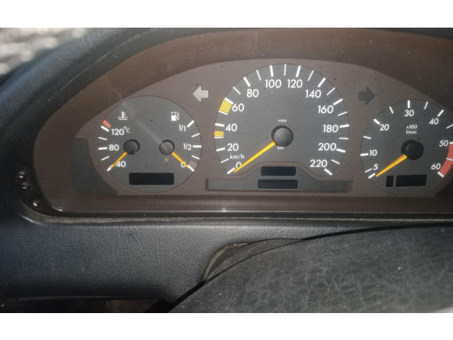 Панель приборов    Mercedes-Benz C W202       