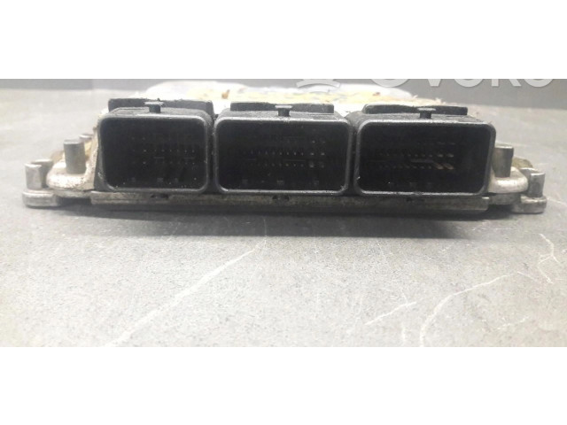 Блок управления двигателем Блок управления 0281010633   Renault Trafic I
