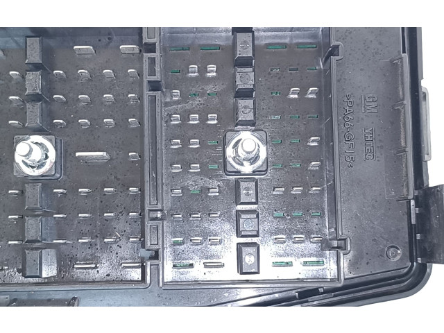 Блок предохранителей  95202895   Opel Antara    