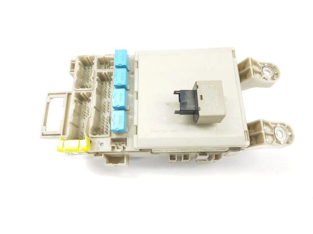   Pojistková skříňka 8273060080, 8273060080   Toyota Land Cruiser (J120) 2005