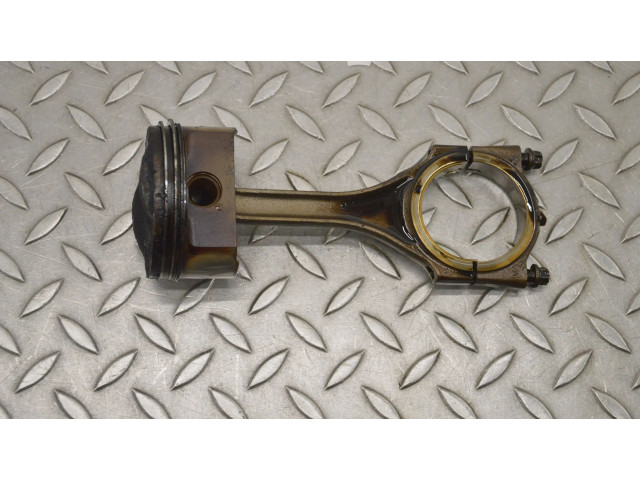 Píst 06EA   Audi A6 S6 C6 4F    AUK 
