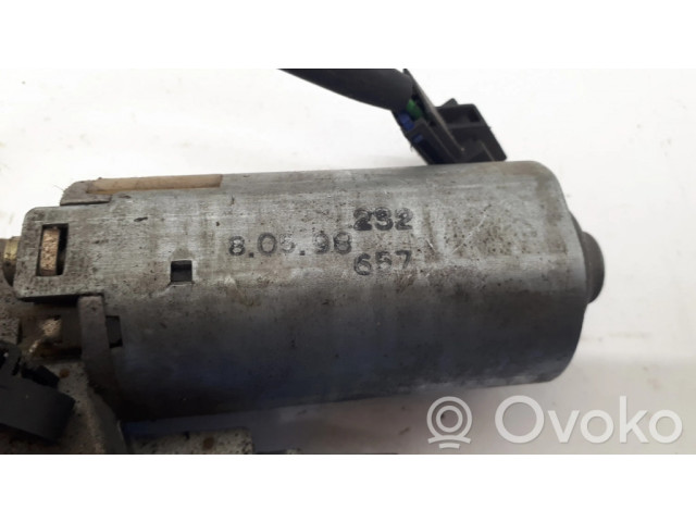 Моторчик заднего дворника 0390206514    Mitsubishi Carisma