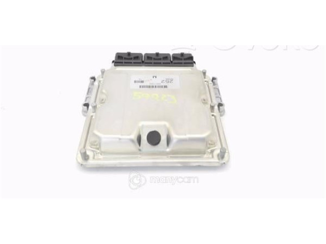 Блок управления двигателя MR577252   Mitsubishi Space Runner