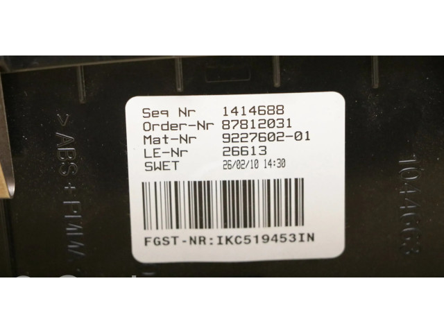Přístrojová deska  BMW 5 F10 F11 2010 9227602, 25811511  