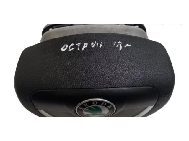 Подушка безопасности водителя 1Z0880201AK   Skoda Octavia Mk2 (1Z)