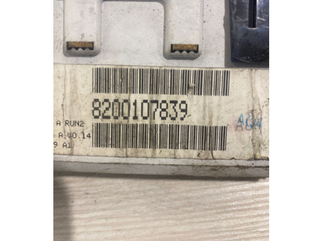 Блок предохранителей 8200107839   Renault Scenic I    