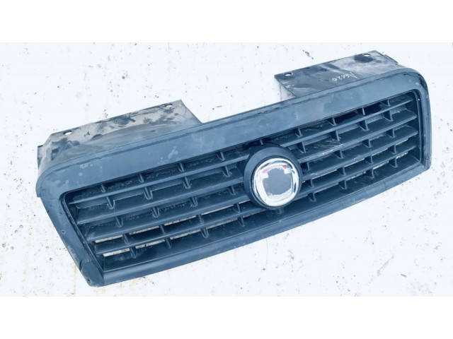 Передняя решётка Fiat Doblo 2000-2009 года 735395576      