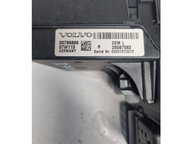   Pojistková skříňka 30786889, 07W113   Volvo XC70 2006