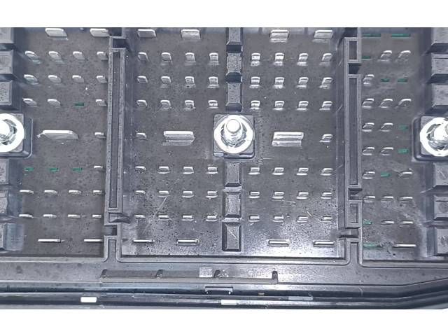 Блок предохранителей  95202895   Opel Antara    