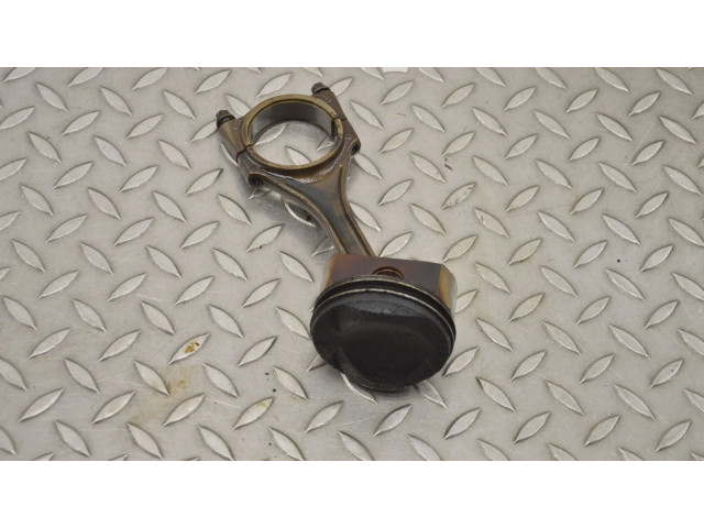Píst 06EA   Audi A6 S6 C6 4F    AUK 