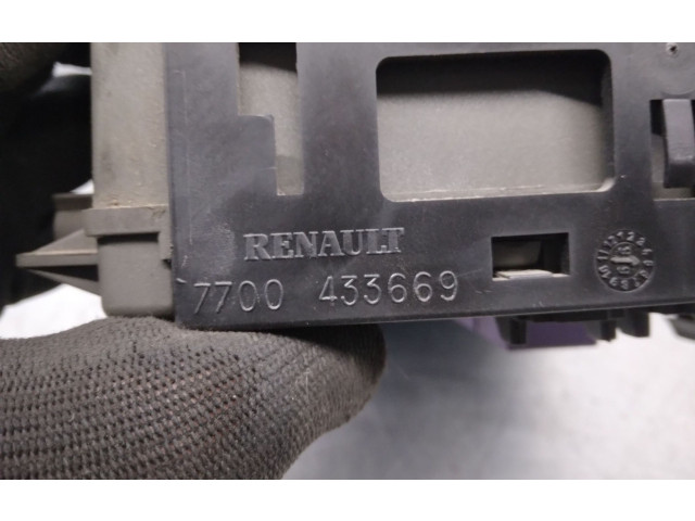 Pojistková skříňka Řídící jednotka BSM 7700433669   Renault Laguna I 1999