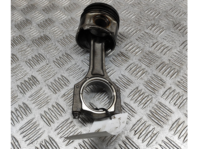  Поршень B47 D20 A 8519401, 8473777  BMW 4 F32 F33  