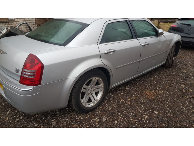 Верхняя решётка Chrysler 300 - 300C 2005-2010 года 0110028      