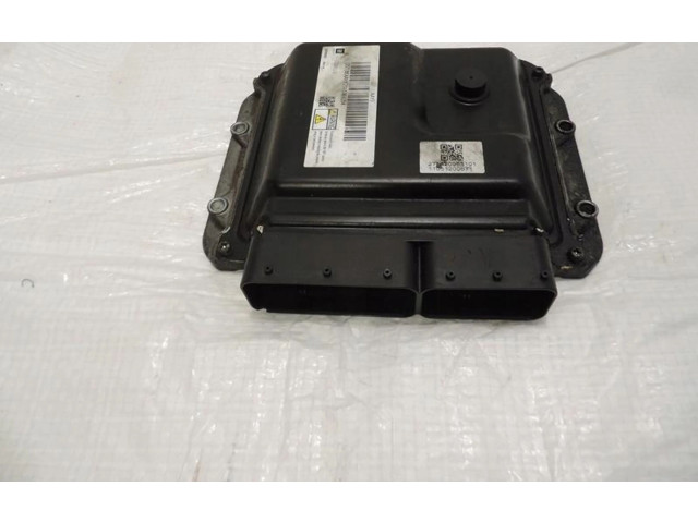 Pojistková skříňka Блок управления двигателем ECU 55579893   Opel Astra J 2013