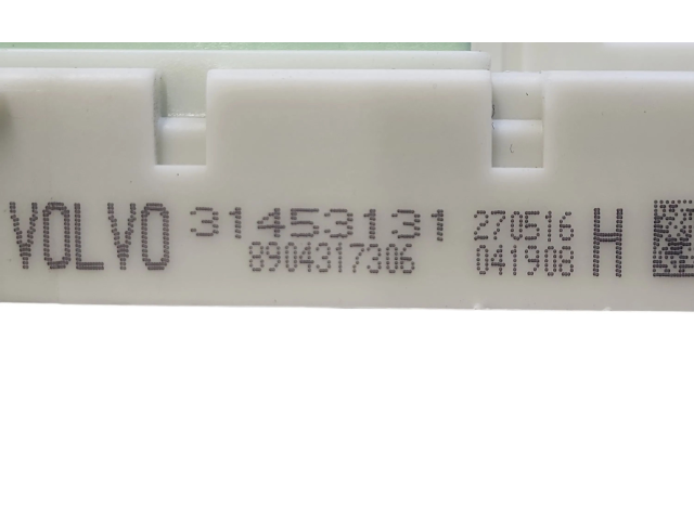   Pojistková skříňka 31453131, 8904317306   Volvo V40 2015