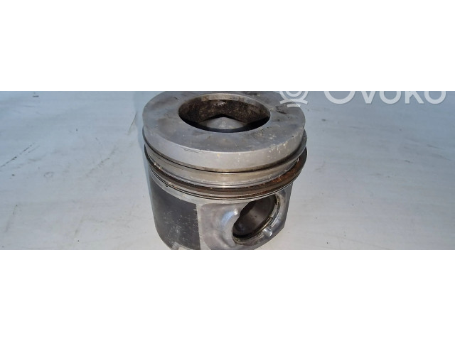 Píst 84L110   BMW 5 F10 F11   3.0  