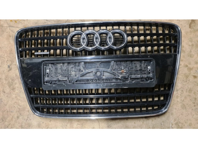 Верхняя решётка Audi Q7 4L 2005-2015 года 4L0853651      