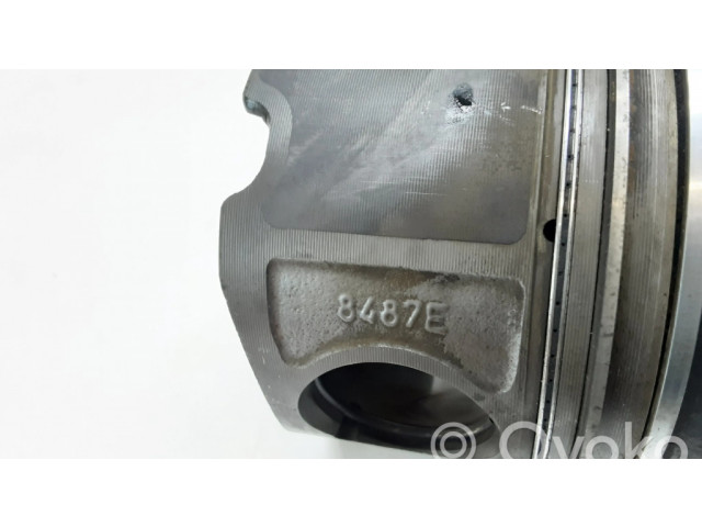 Píst 8487E   BMW 3 E90 E91  pro naftový motor 2.0  