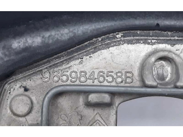 Руль Peugeot 5008   -  года 965984658B      