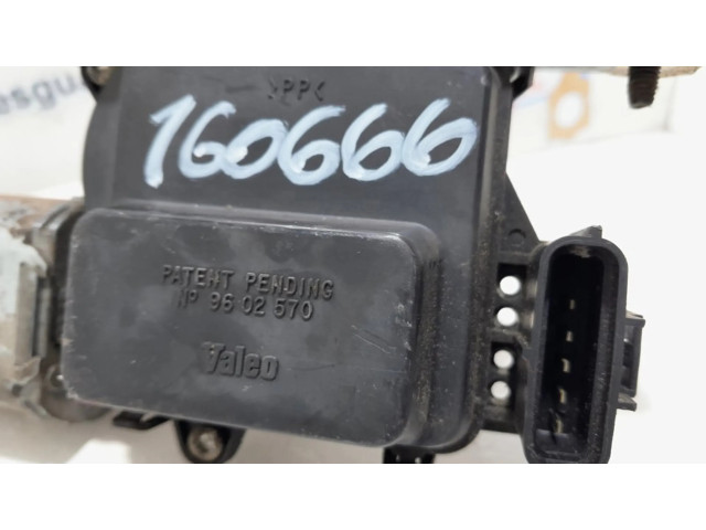 Моторчик заднего дворника 9602570, 160666    Jeep Cherokee III KJ