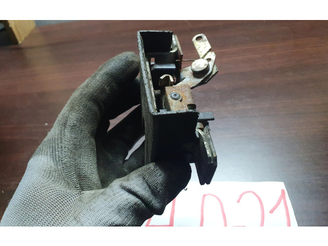 Замок багажника 606827505B    Volkswagen Polo IV 9N3 2005 - 2009 года