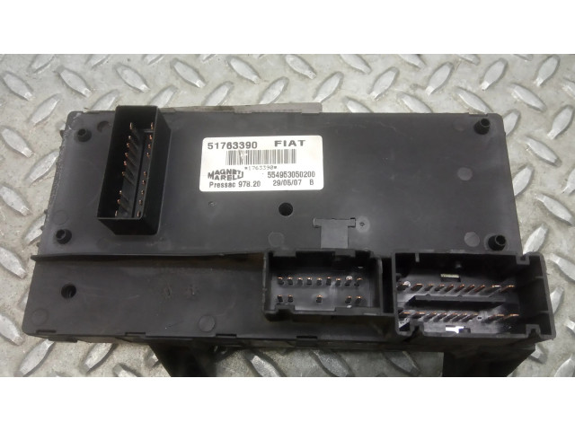 Блок предохранителей 51778008, 51763390   Fiat Linea    