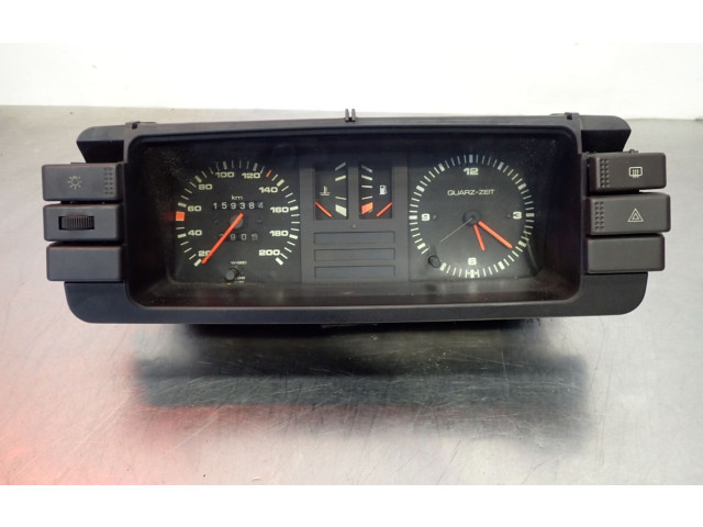 Панель приборов 8111733181117332   Audi 80 90 B2       