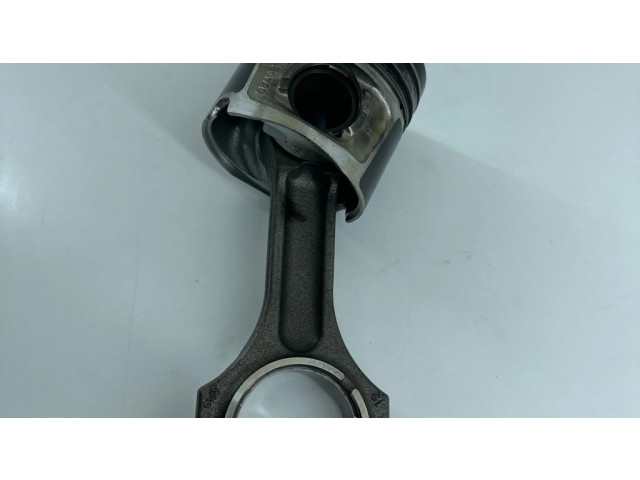 Píst    BMW X1 E84  pro naftový motor 2.0 N47D20C 