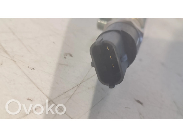 Vstřikovací lišta 0281002475, 3891306372   BMW 5 E39  pro naftový motor 3.0 306D1 