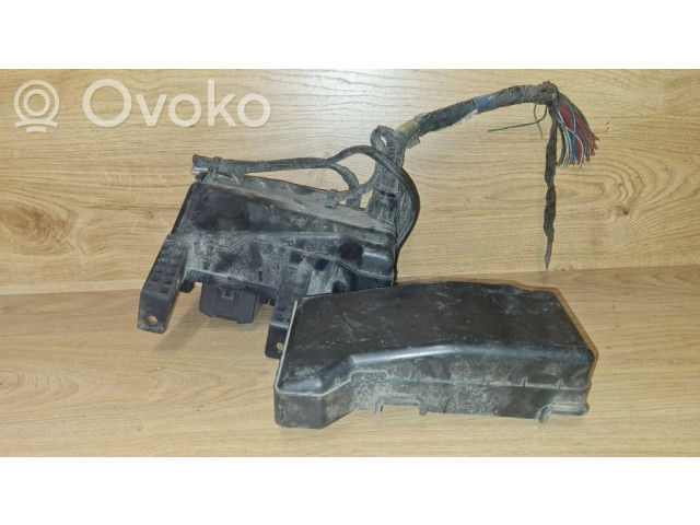   Pojistková skříňka MR515657   Mitsubishi Pajero 2001