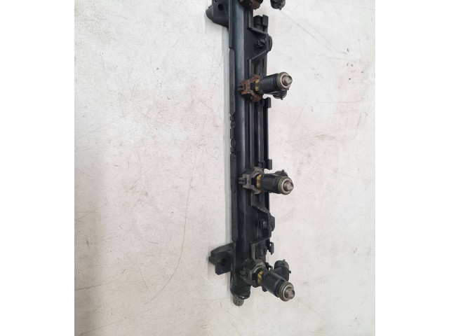 Vstřikovací lišta 036971824A   Volkswagen Caddy     