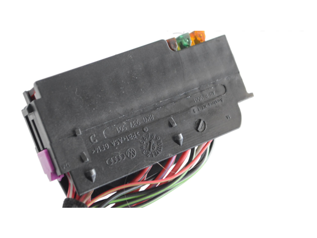 Блок предохранителей  8K0937501   Audi Q5 SQ5    