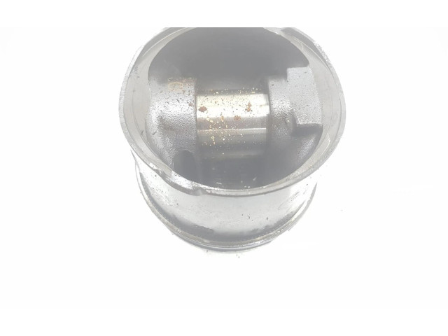 Píst 2247502, 11252247502   BMW 3 E46    204D1 