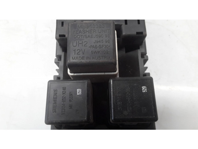   Pojistková skříňka 30889703, 0A1004624972   Volvo S40, V40 1999