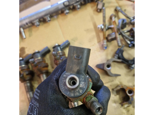 Vstřikovač 7798446   BMW 3 E90 E91  pro naftový motor 2.0  