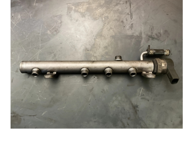 Vstřikovací lišta A6420702495   Mercedes-Benz R W251     