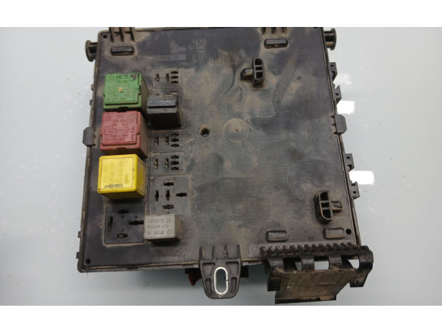Блок предохранителей 13112913, 519048029   Opel Signum    