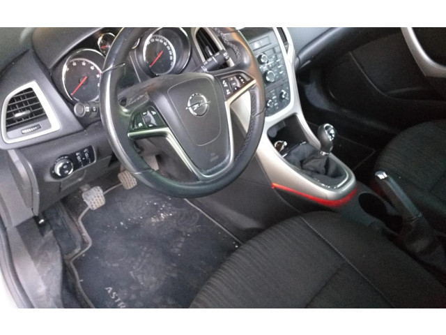 Přístrojová deska  Opel Astra J 2010 13328266  