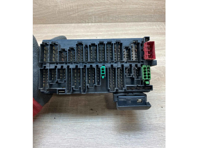 Блок предохранителей 357937039, 1H0953227   Volkswagen Transporter - Caravelle T4    