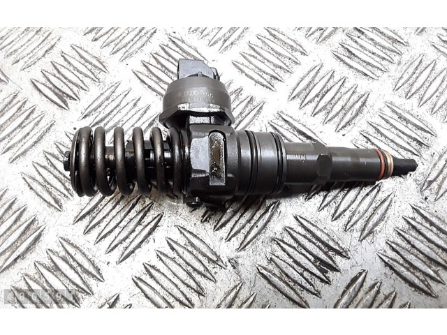 Vstřikovač 038130073AG   Volkswagen Jetta V     