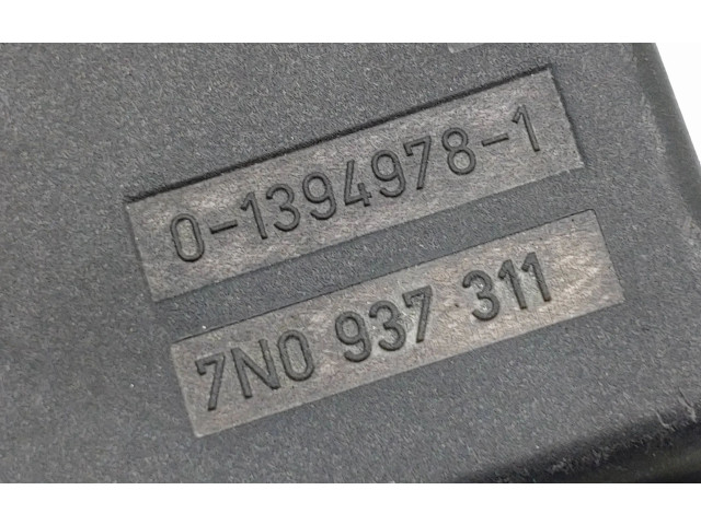   Pojistková skříňka 7N0937311, 1K0971910B   Volkswagen PASSAT B7 2011