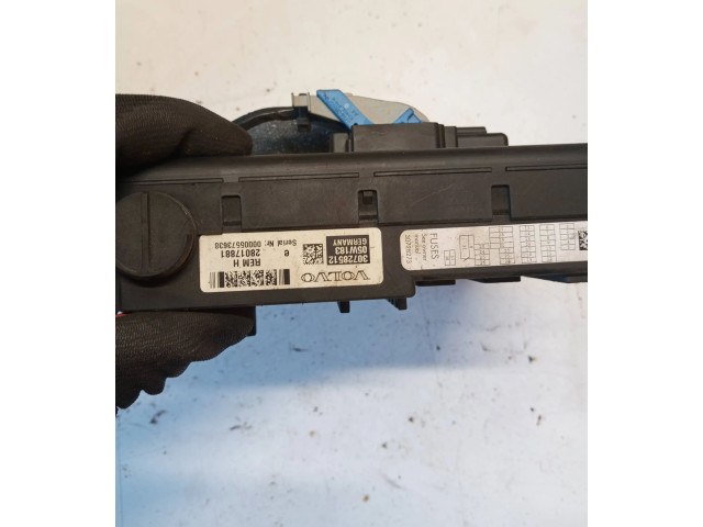   Pojistková skříňka 30728512   Volvo S60 2005
