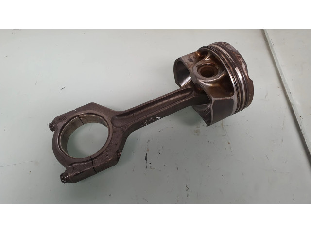 Píst 7624408, 11247624408   BMW 4 F32 F33  pro benzínový motor 2.8 N26 