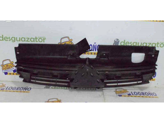 Передняя решётка Citroen C5 2001-2004 года 9636751980      