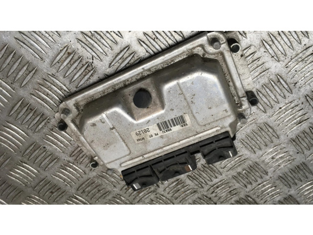 Блок управления двигателя 0261206633, 9637839580   Citroen C3 Picasso