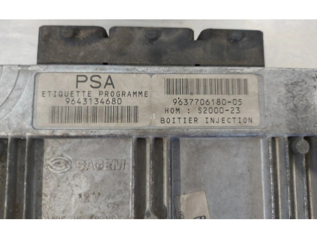 Блок управления двигателем ECU 9643134680   Peugeot 206+