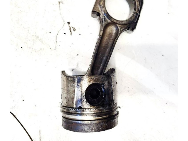 Píst    Peugeot 406     