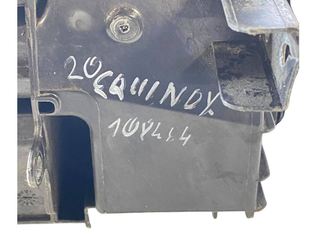 Блок предохранителей  84300718, 84809671   Chevrolet Equinox    