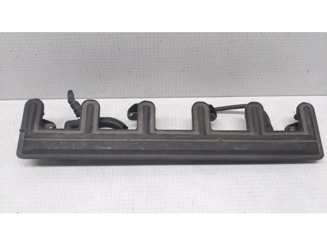 Vstřikovací lišta 1440318   BMW 3 E46  pro benzínový motor 2.3  