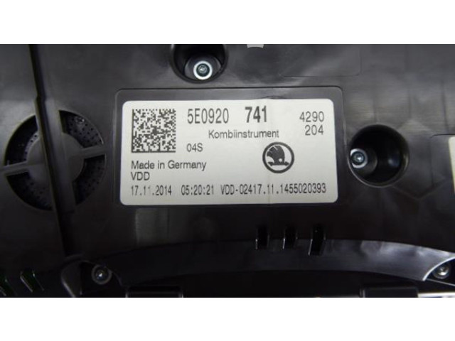 Přístrojová deska  Skoda Octavia Mk3 (5E) 2015 5E0920741  